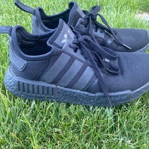 Addidas ultra boost men’s 8.5/ women’s 9.5
